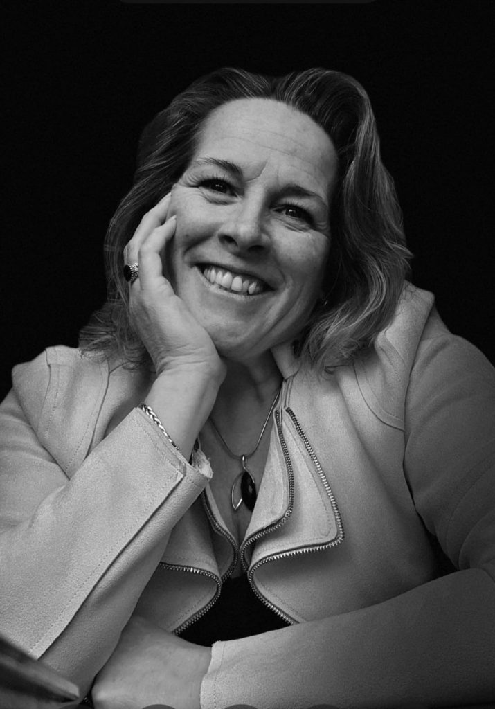 Angelique Lammertink, lichaamsgerichte begeleider bij Angie's Body Care in Schiedam, gespecialiseerd in chronische spanning en pijn bij mannen.